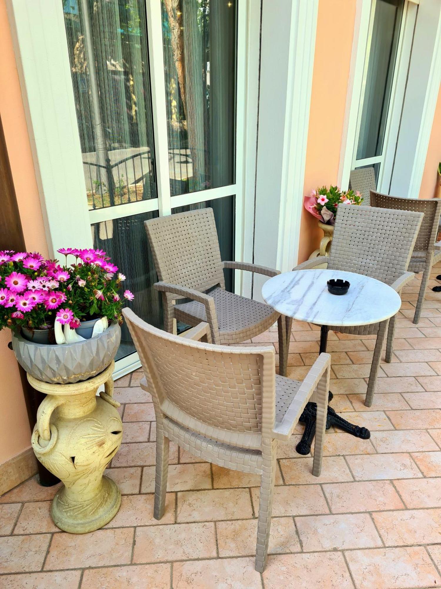Hotel Laura Cesenatico Ngoại thất bức ảnh